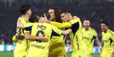 son-dakika-fenerbahcenin-yildizlari-trabzonda-sahne-aldi-5-gollu-mac-mac-nefes-kesti-MHXrFFf4.jpg