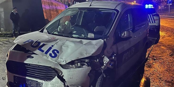 sultanbeylide-polis-aracinin-karistigi-kazada-ikisi-polis-3-kisi-yaralandi-UXLBYUjf.jpg