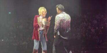tarkandan-bir-konser-surprizi-daha-pop-muzigin-iki-stari-duet-yapti-ytJupOTY.jpg
