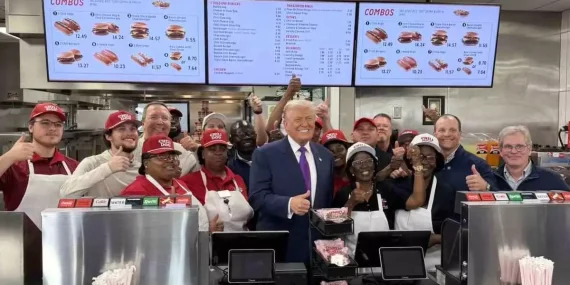 trump-georgiada-fast-food-restoranini-ziyaret-etti-fRrtXLtH.jpg