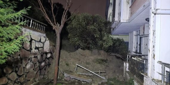 turgutluda-saganak-sel-initiyat-duvari-yikildi-I3BaubU2.jpg