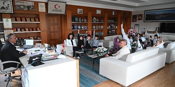 ugur-okullarindan-baskan-topalogluna-ziyaret-WwyPNn77.jpg