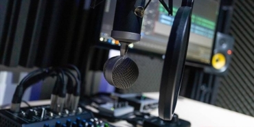 yeni-medya-bicimleri-ortaya-ciksa-da-radyo-genis-dinleyici-kitlelerine-ulasiyor-GK2hnRQI.jpg