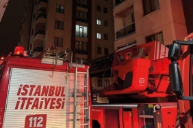 zeytinburnunda-site-otoparkinda-cikan-yanginda-5-arac-zarar-gordu-IKSNTuDr.jpg