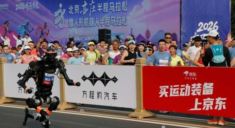 Dünya bu rekoru konuşuyor İnsansı robotların sınırları aşan maratonu