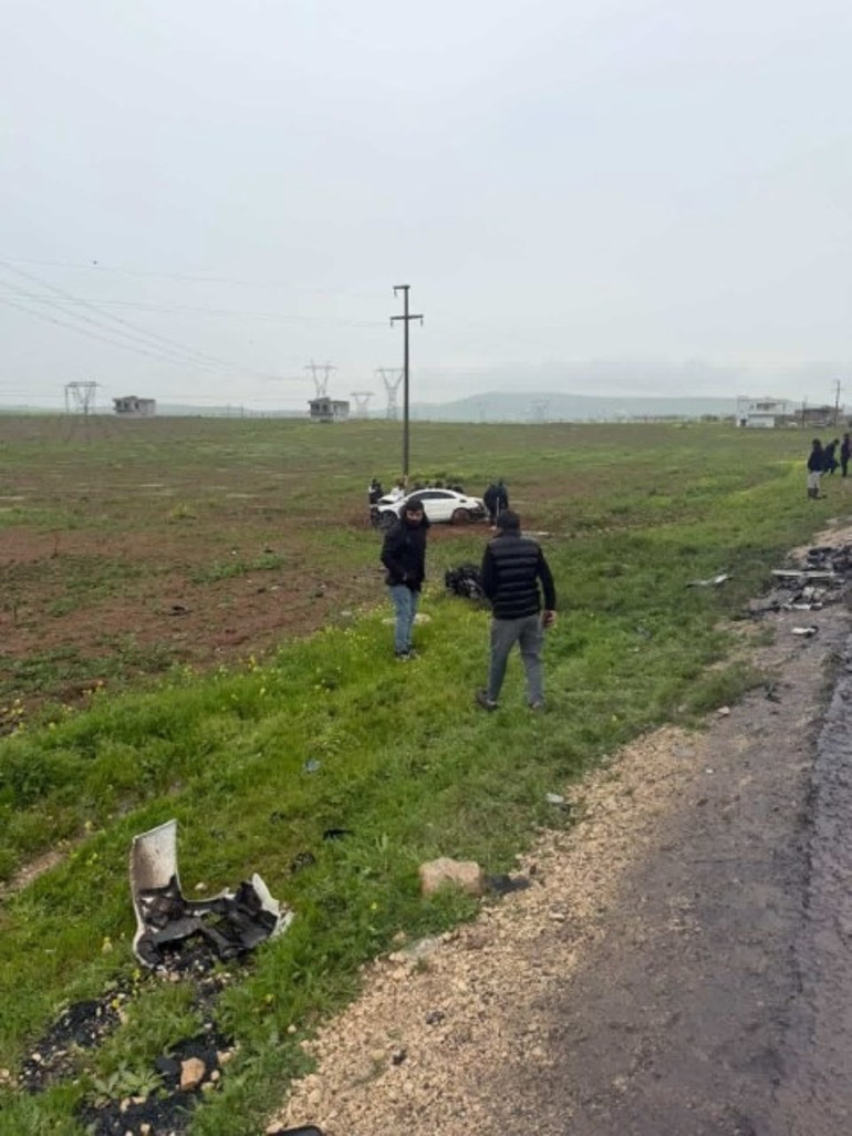 Kamyonet ile otomobil çarpıştı: 2 ölü, 3 yaralı