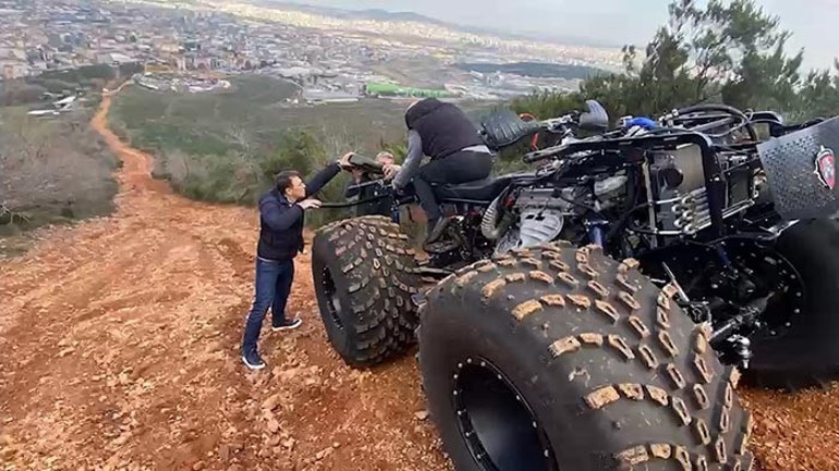 Rusyada alamayınca Türkiyede ürettiler: Suda yüzüyor, dağları aşıyor Araç ilgi patlaması yaşadı