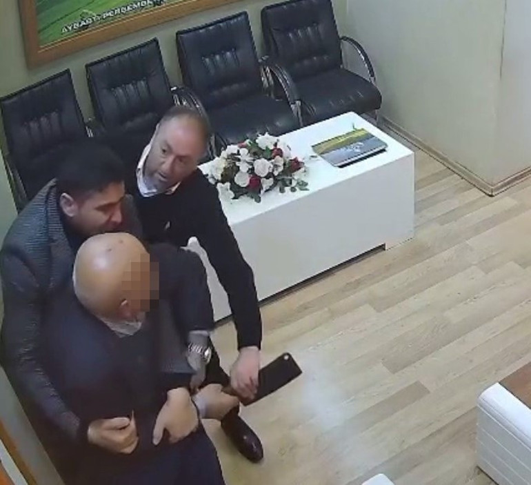 Belediye başkanının sekreterine satırlı saldırı: Dehşet anı kamerada