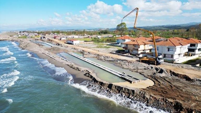 Deniz evlere dayandı Sakaryada erozyona sahil koruma duvarlı önlem