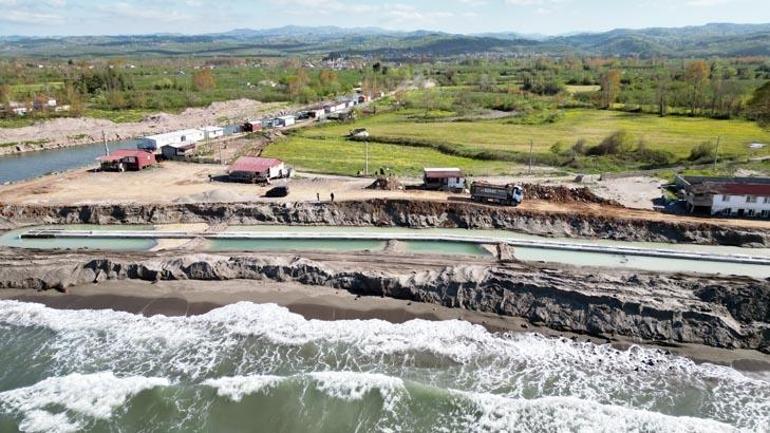 Deniz evlere dayandı Sakaryada erozyona sahil koruma duvarlı önlem