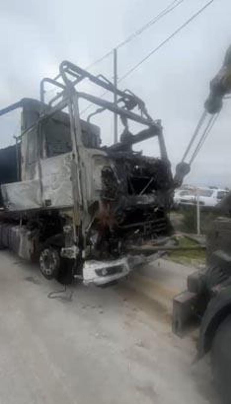 Alev topuna dönen TIRdan atlayarak kurtuldu: 4 saat önce tamir ettirdim