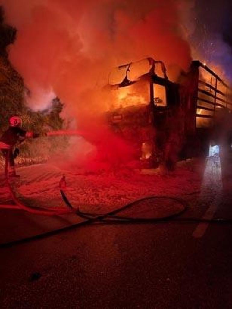 Alev topuna dönen TIRdan atlayarak kurtuldu: 4 saat önce tamir ettirdim