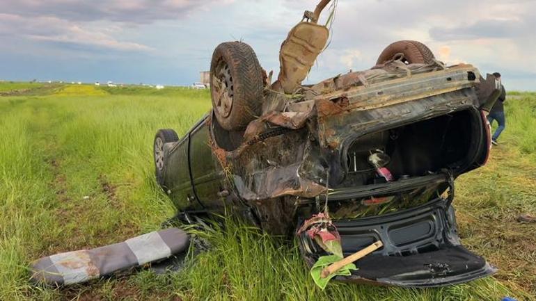 Diyarbakırda kontrolden çıkan araç tarlaya savruldu 7si çocuk 11 kişi yaralandı