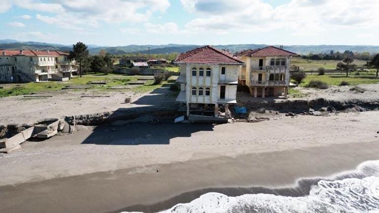 Deniz evlere dayandı Sakaryada erozyona sahil koruma duvarlı önlem