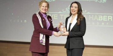 a-haber-spikeri-merve-tepeye-yilin-en-iyi-kadin-haber-spikeri-odulu-1776500030438.jpeg