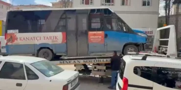 ankarada-feci-kaza-minibus-su-yuklu-kamyonetle-carpisti-yaralilar-var-1775827125213.jpg