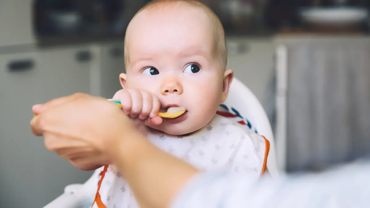 bebeklere-yeni-besinler-2-3-gun-arayla-sabahlari-verilmeli-1776844942473.jpg