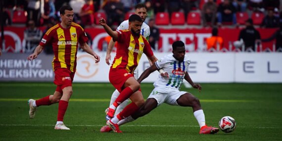dusme-hattindaki-kayserispor-rizesporu-2-golle-gecti-1777132796467.jpeg