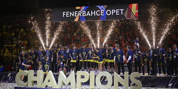 euroleague-women-sampiyonu-fenerbahce-opet-kupasini-aldi-1776635819925.jpeg