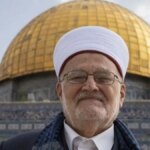 israil-polisi-mescid-i-aksa-imam-hatibi-seyh-sabrinin-aksaya-girisini-engelledi-1776424022455.jpg
