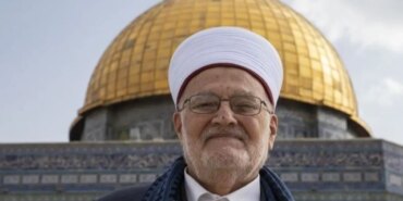 israil-polisi-mescid-i-aksa-imam-hatibi-seyh-sabrinin-aksaya-girisini-engelledi-1776424022455.jpg