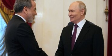 putin-ile-arakci-bir-araya-geldi-iran-ile-baglarimizi-guclendirmeye-devam-edecegiz-1777295879460.jpe