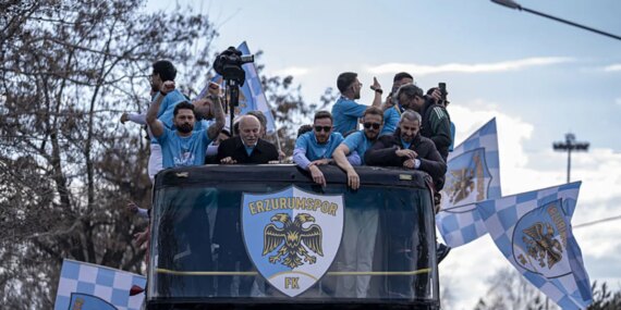 super-lige-yukselen-erzurumspor-fk-sampiyonluk-turu-atti-1777474989796.jpeg