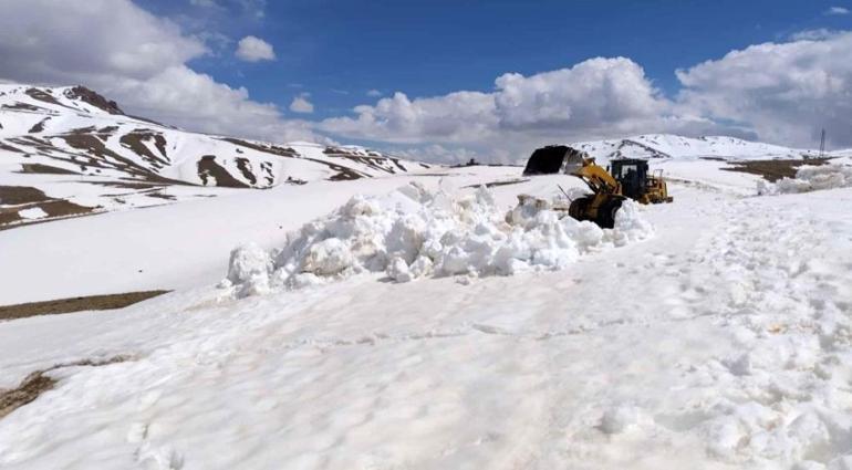 Fotoğraflar bugün çekildi Mayıs ayında kar sürprizi... Kent merkezi bembeyaz