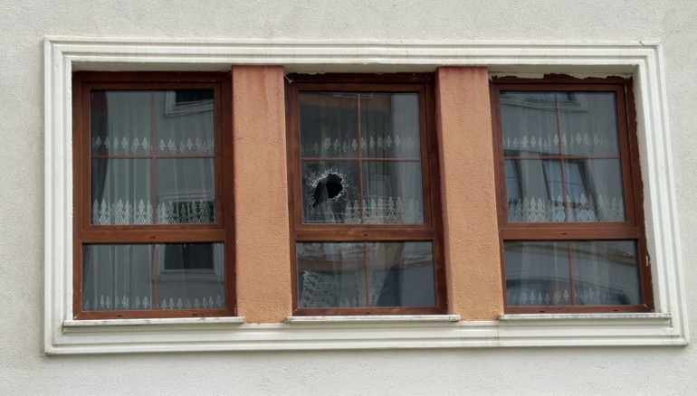 Eşinin hesap açtığını görünce dehşet saçtı: Gözü dönmüş koca kurşun yağdırdı