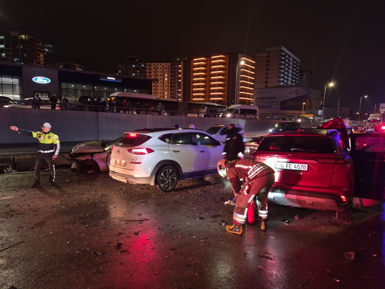 Ankarada zincirleme kaza: 8 kişi yaralandı