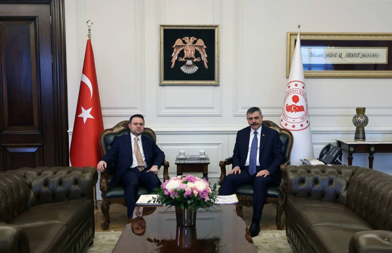 Bakan Gürlekten Bakan Çiftçiye ziyaret