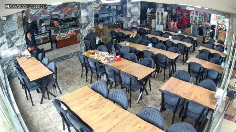 Çok rahat ve çok profesyonellerdi: İstanbuldaki büfede film sahnesi gibi anlar... | Yakalasam ağzını burnunu kırardım