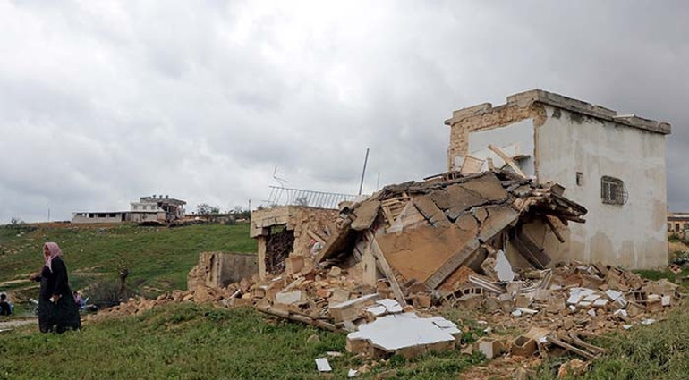 Sağanak ve fırtınadan evi çöktü Yaşadığı korkuyu anlattı: Silah sıktılar sandım, baktım evim yıkıldı