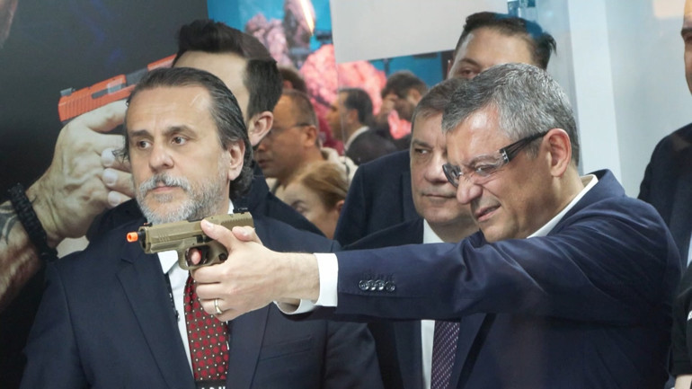 CHP lideri Özel, SAHA EXPO 2026'yı ziyaret etti