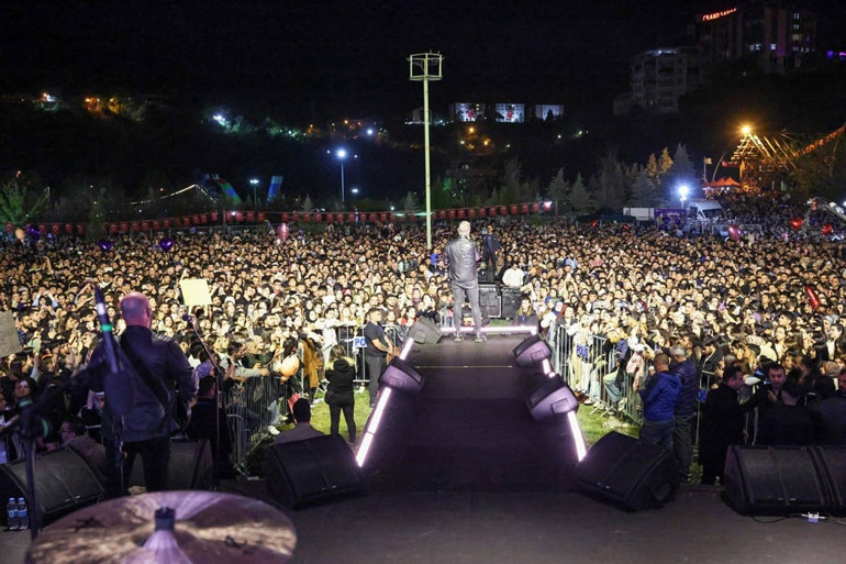 Haluk Levent, Tunceli konserinde Gülistan Doku’yu unutmadı