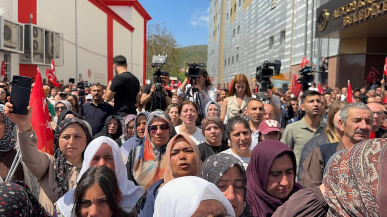 AK Partiye geçen Başkan Burcu Köksala coşkulu karşılama: Yeni bir döneme adım attık