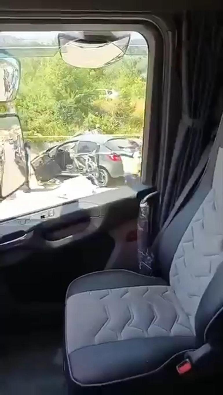 Antalyada feci kaza TIR dorsesine çarpan otomobildeki çift hayatını kaybetti