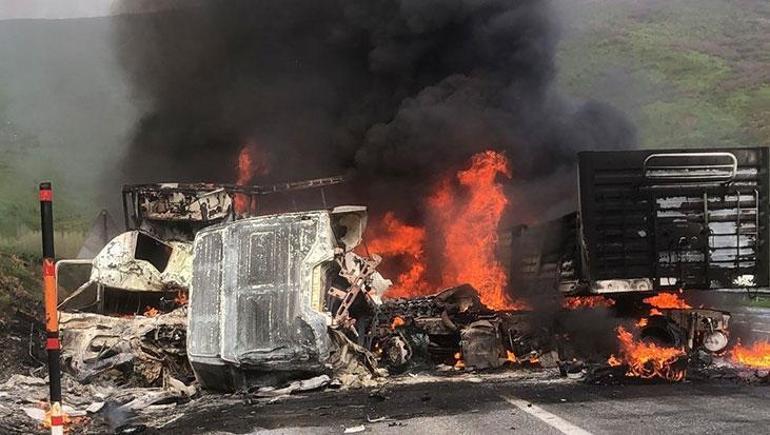 Bitliste feci kaza İki tır kafa kafaya çarpışıp alev topuna döndü: 2 can kaybı var