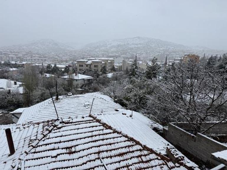 Fotoğraflar bugün çekildi Mayıs ayında kar sürprizi... Kent merkezi bembeyaz