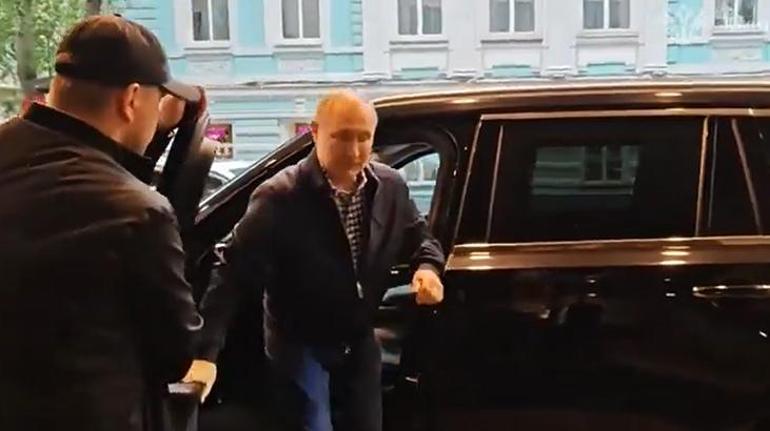 Rusya Devlet Başkanı Putinden dikkat çeken jest Yıllar sonra buluştular, çarpıcı anlar