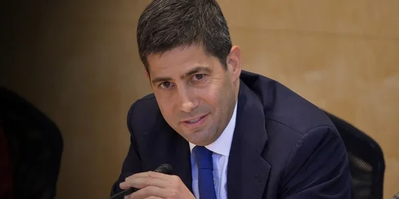 abd-senatosu-kevin-warsh-icin-hazirlikta-fedde-yeni-donem-basliyor-1778495002744.jpg