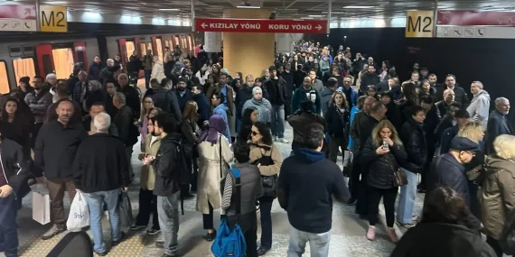 ankara-metrosu-yine-alarm-verdi-sabah-saatlerinde-ulasim-felc-oldu-1777966544865.jpg