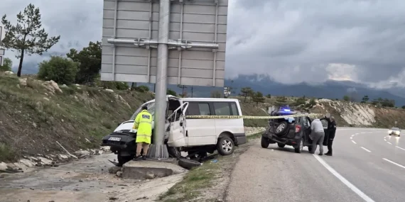 ankarada-feci-kaza-minibus-surucusu-hayatini-kaybetti-1777701676045.jpg