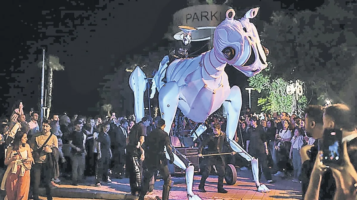 antalya-uluslararasi-tiyatro-festivali-basladi-1778452544466.jpeg