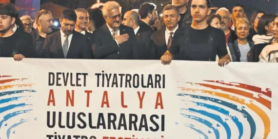antalyada-tiyatro-zamani-1778342089741.jpeg