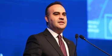 bakan-kacir-turk-gencligi-tam-bagimsiz-ve-mureffeh-turkiyeyi-kararlilikla-insa-edecek-1777620766438.webp