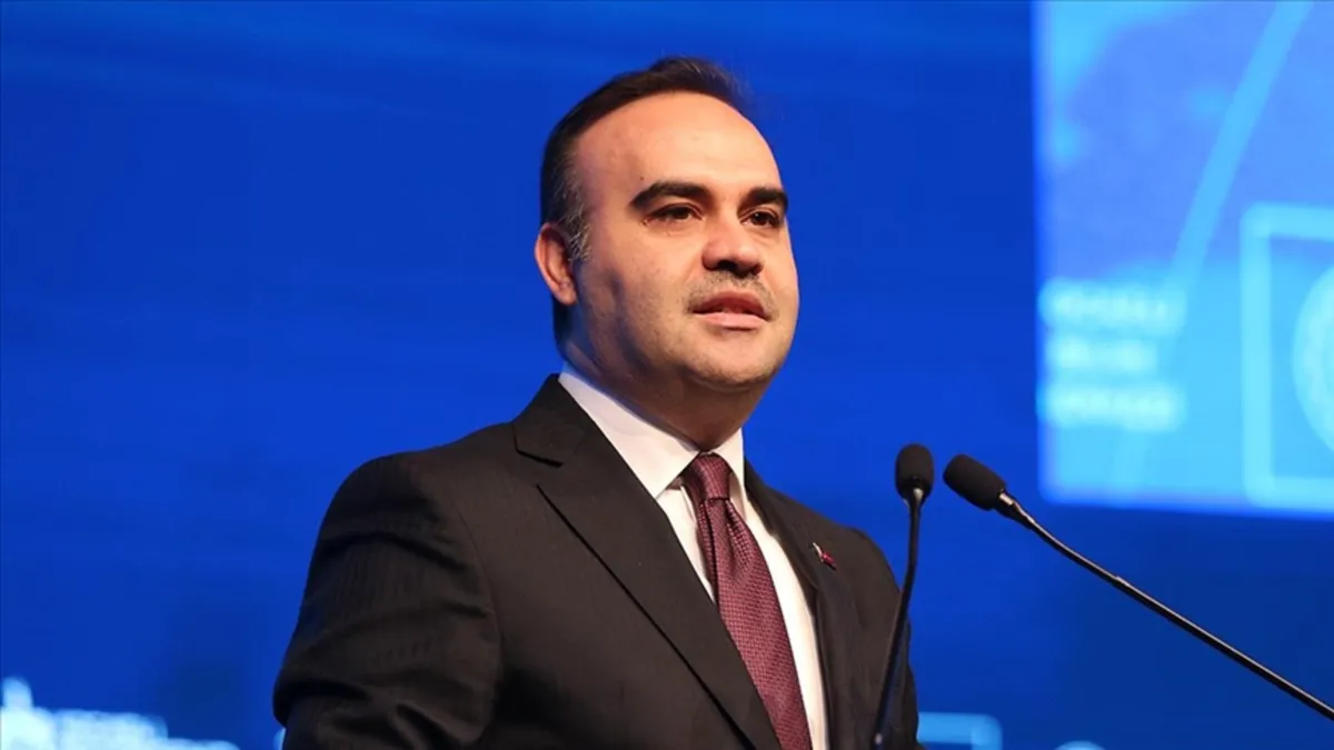bakan-kacir-turk-gencligi-tam-bagimsiz-ve-mureffeh-turkiyeyi-kararlilikla-insa-edecek-1777620766438.webp