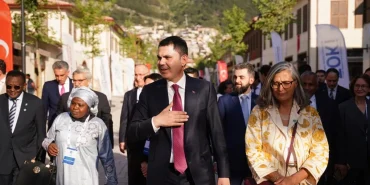 bakan-kurum-hatayda-asrin-insa-seferberligini-dunyaya-anlatti-birileri-yapilamaz-dedi-turkiye-yapti.webp