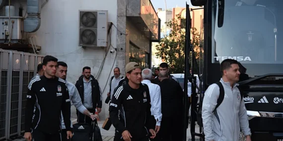 besiktas-kafilesi-gaziantepte-1777564996371.jpeg