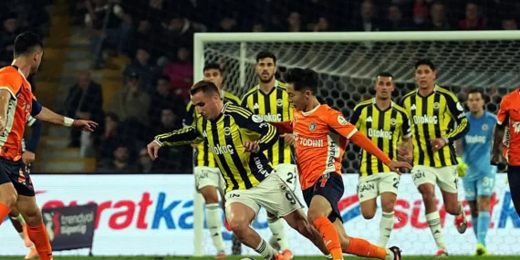 canli-fenerbahce-basaksehiri-konuk-ediyor-sari-lacivertlilerin-ilk-11i-belli-oldu-1777732697780.jpg